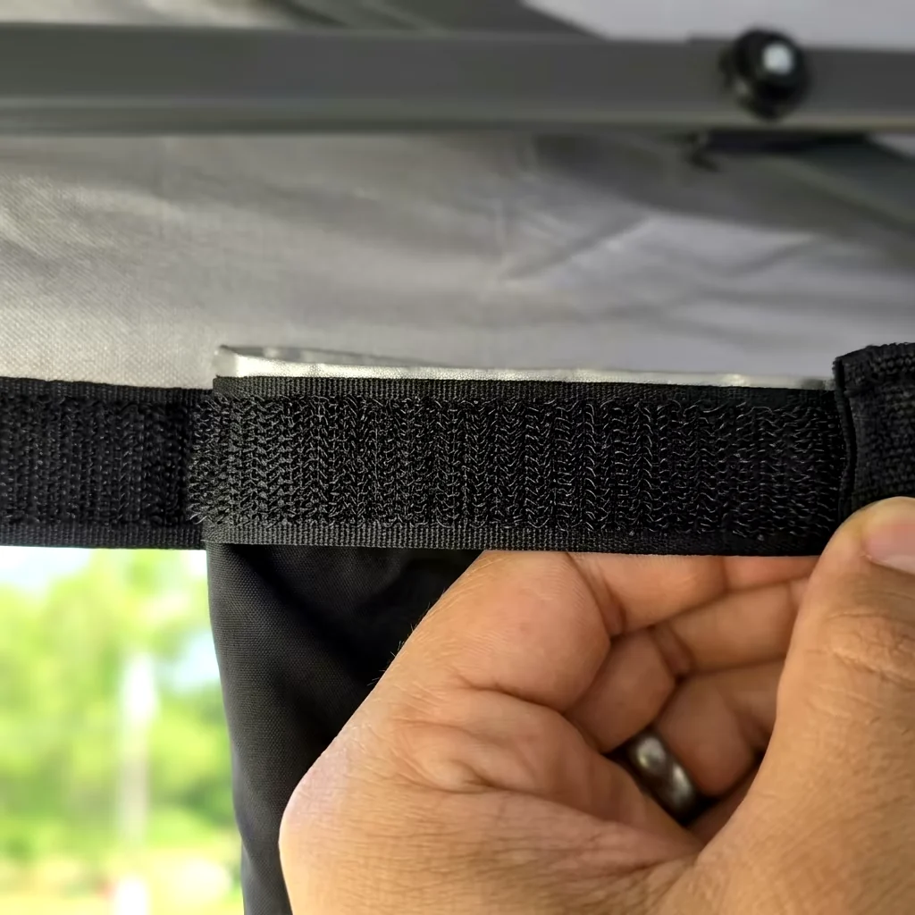 Hook-and-loop fastening of the BRIMO tent wall